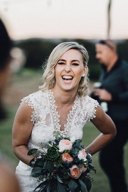 Jon Madd Magician makes bride laugh